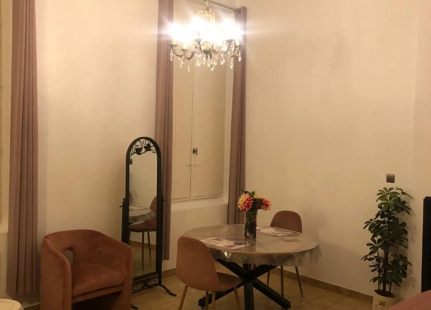 Appartement Studio Au Coeur D'Avignon Intra-Muros